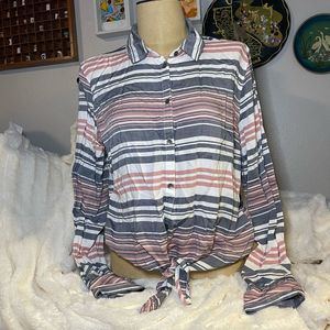Roxy XL long sleeve tie front button up blouse EUC
